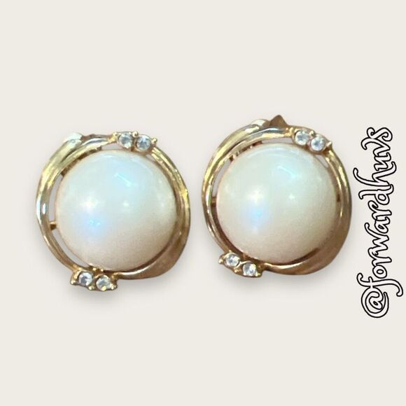 Vintage Faux Pearl Clip On Earrings With Rhinestone - Picture 4 of 8